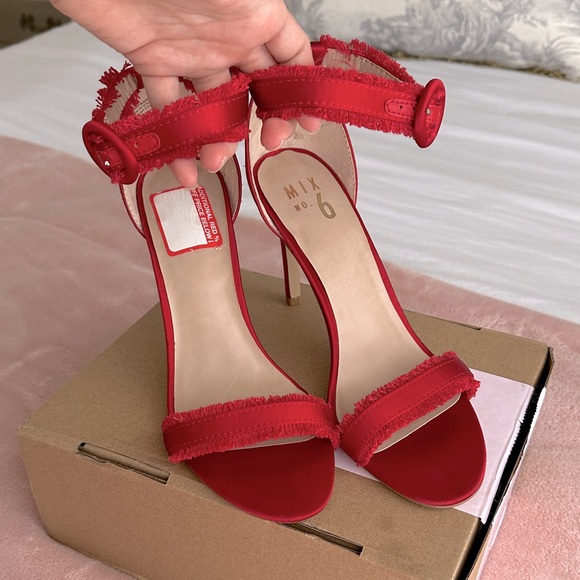 Mix No. 6  Red Heels - Picture 1 of 3